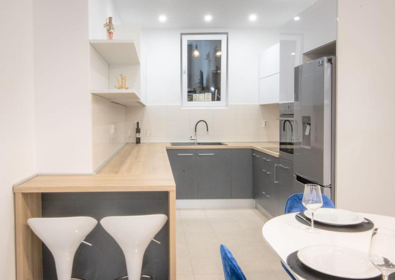 Apartment Cvita Free Beach Parking Makarska Bagian luar foto