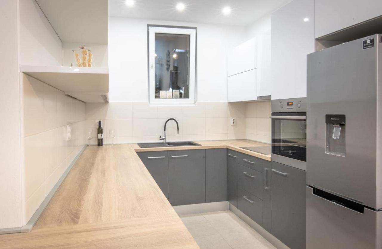 Apartment Cvita Free Beach Parking Makarska Bagian luar foto