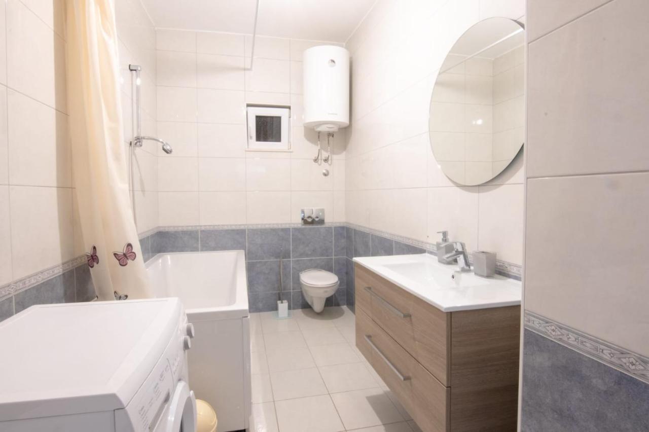 Apartment Cvita Free Beach Parking Makarska Bagian luar foto