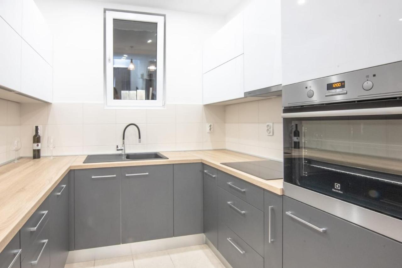 Apartment Cvita Free Beach Parking Makarska Bagian luar foto