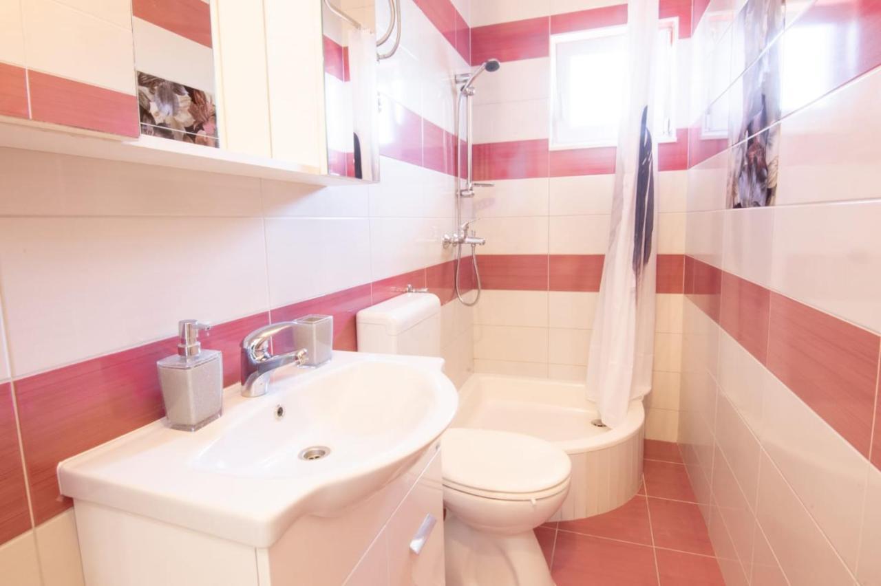 Apartment Cvita Free Beach Parking Makarska Bagian luar foto